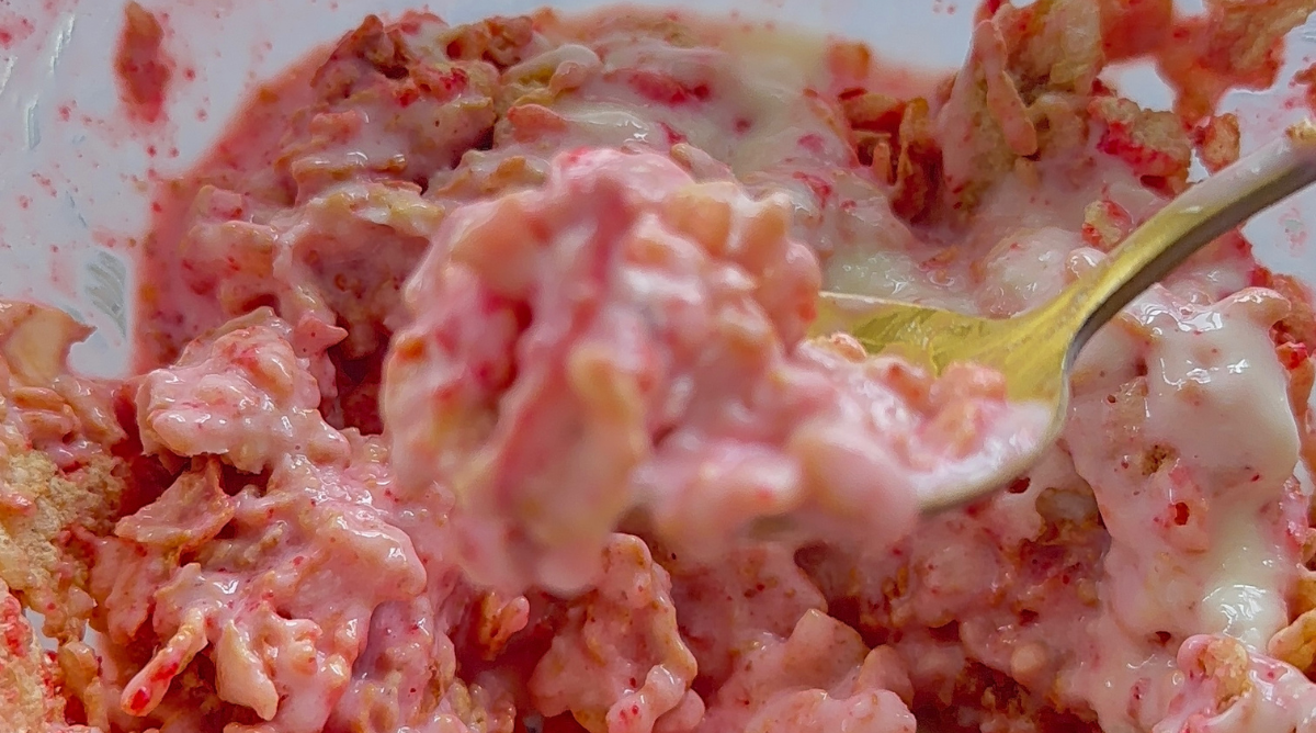 Strawberry Cheesecake Frozen Cereal