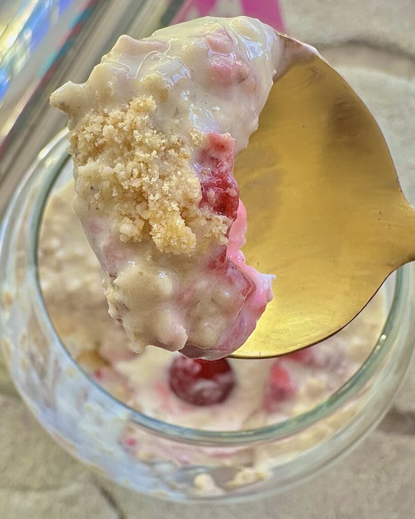 Strawberry Cheesecake Overnight Oats